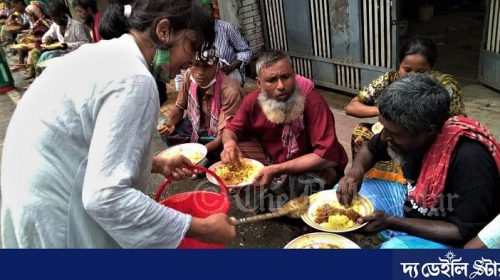 মেহমানখানায় এবার ১১ গরু, ৬ হাজার মানুষের মুখে হাসি